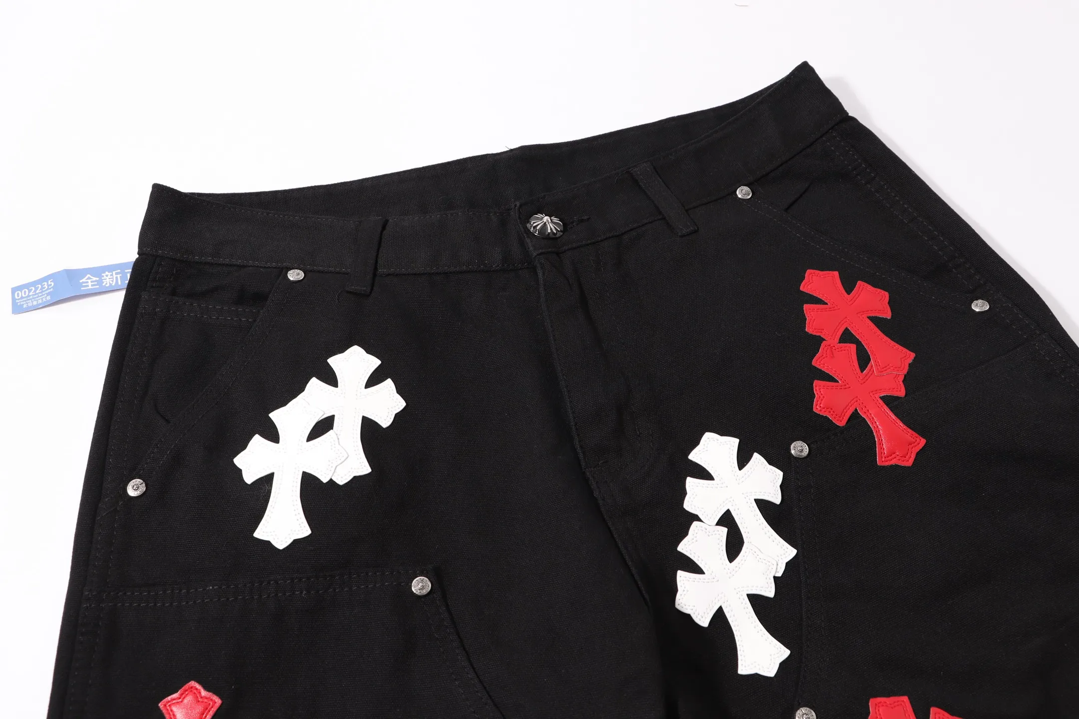 P260 model number: H25 Croxin & 𝐂𝐡𝐫𝐨𝐦𝐞 𝐇𝐞𝐚𝐫𝐭 ss25 black trousers, red and white leather button jeans, styles with different wash textures, very friendly to people with thin legs, and the slightly flared version perfectly modifies the leg shape The timeless and moderate length makes it easy to match and match. It is the basis for various styles and is a must-have in your wardrobe! The fabric is stiff but also makes the upper body soft without losing texture. The washing process is even more perfect. It is a must-have item for everyone! ! ! Washed wheat, hang tag, pants label, three labels complete Color: black Size: 28-30-32-34-36